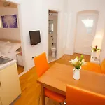 Summer Lounge Split
