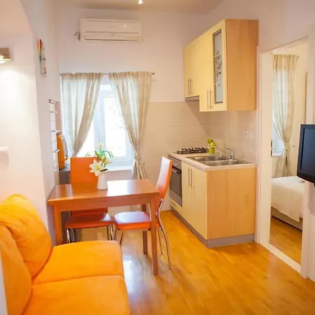Summer Lounge Apartment